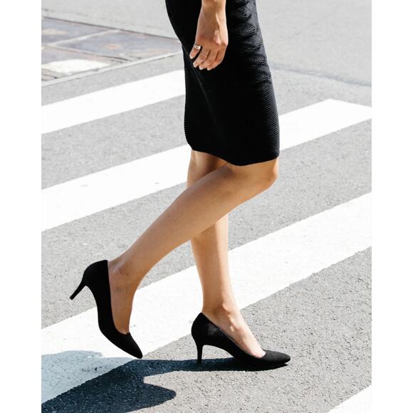NWT Lola in Black Suede High Heel Stiletto Pump Size 8 Comfortable Chic Classic